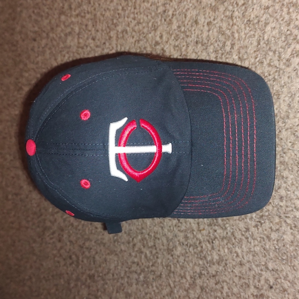 MLB Minnesota Twins Embroidered Strapback Black Hat Cap OS